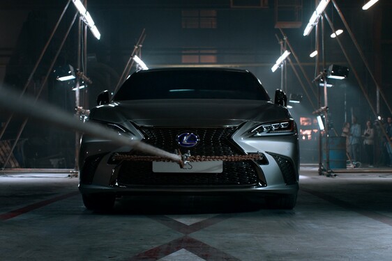 ELKÉPESZTŐ: MÁTÓL LÁTHATÓ A VILÁG ELSŐ MESTERSÉGES INTELLIGENCIA ÁLTAL ÍRT REKLÁMFILMJE, AMELYET A LEXUS LUXUSAUTÓMÁRKA JEGYEZ
