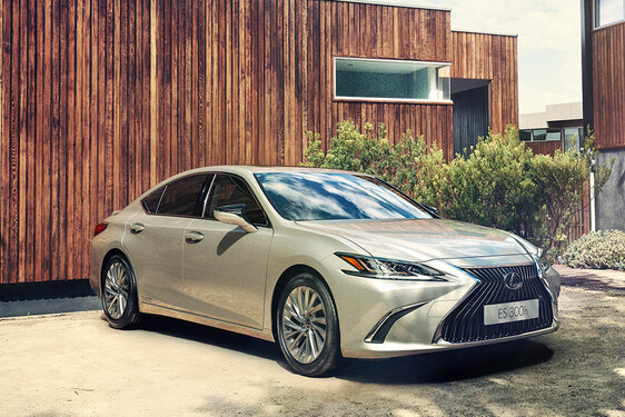  VILÁGELSŐ FELFÜGGESZTÉSI MEGOLDÁSOK TESZIK A LEGKOMFORTOSABB LUXUSLIMUZINNÁ A LEXUS ES-T