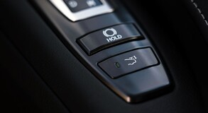 Különleges karneol fényezést kapott a Lexus LC kupé