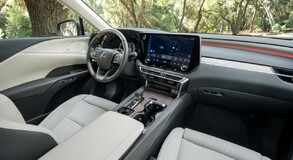 2023 RX 450h+ 