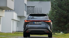 2023 RX 450h+ 