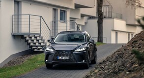 2023 RX 450h+ 