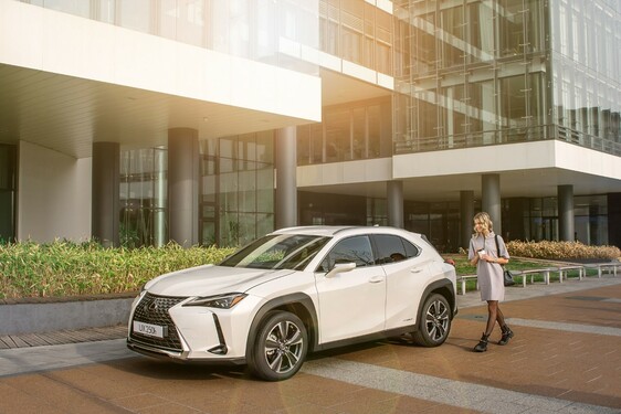 WEISZ FANNI LETT A LEXUS UX MÁRKANAGYKÖVETE 
