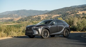 2023 RX 450h+ 