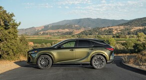 2023 RX 450h+ 