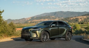 2023 RX 450h+ 