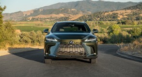 2023 RX 450h+ 