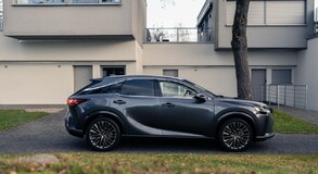 2023 RX 450h+ 