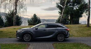 2023 RX 450h+ 