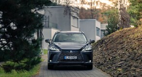 2023 RX 450h+ 