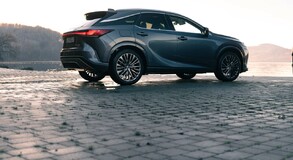 2023 RX 450h+ 