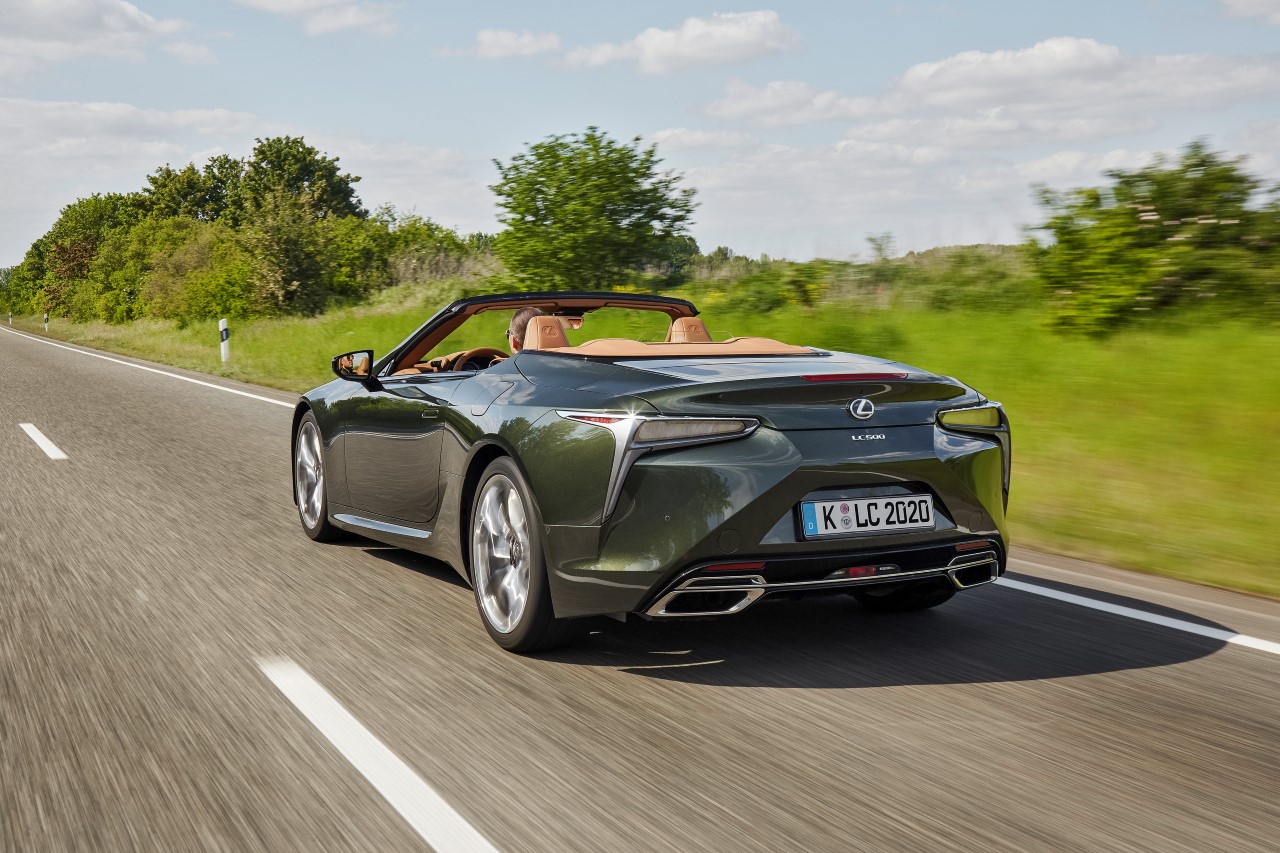 WYJĄTKOWY SKŁADANY DACH W LEXUSIE LC 500 CONVERTIBLE