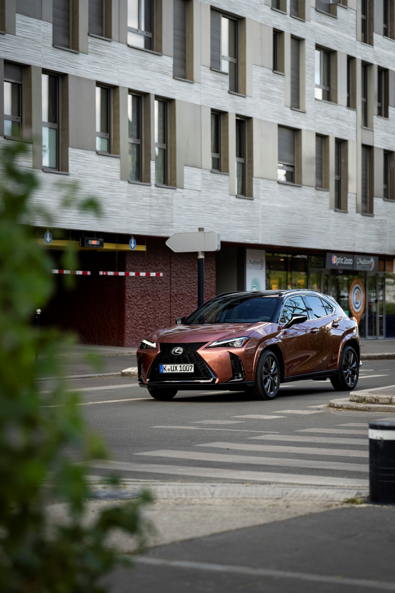 LEXUS UX 300h Z NOWĄ BATERIĄ LITOWO-JONOWĄ I MOCNIEJSZYM NAPĘDEM