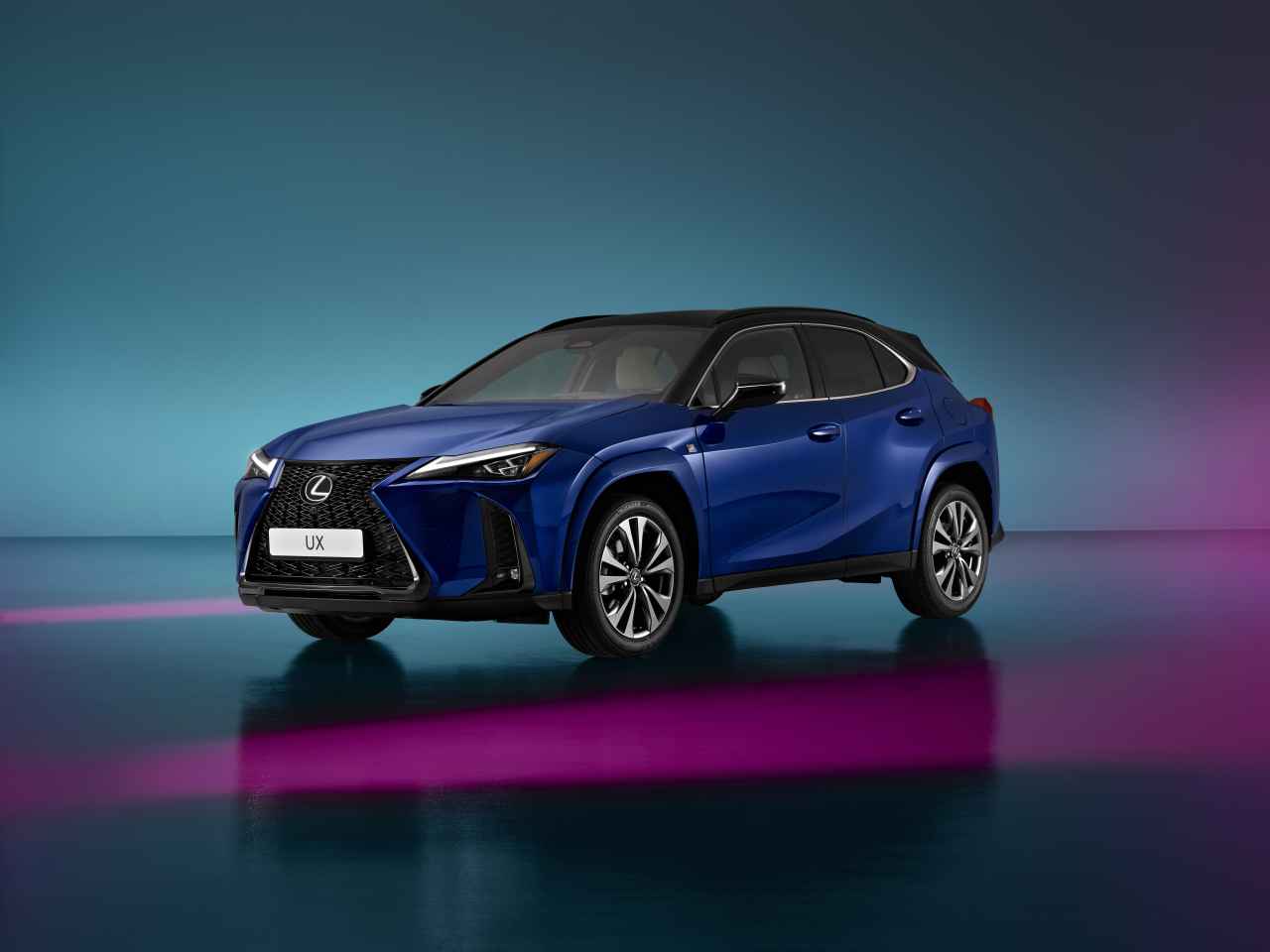 DEBIUTUJĄCY W POLSCE LEXUS UX 300h W OFERCIE SPECJALNEJ Z RABATEM DO 34 TYS. ZŁ