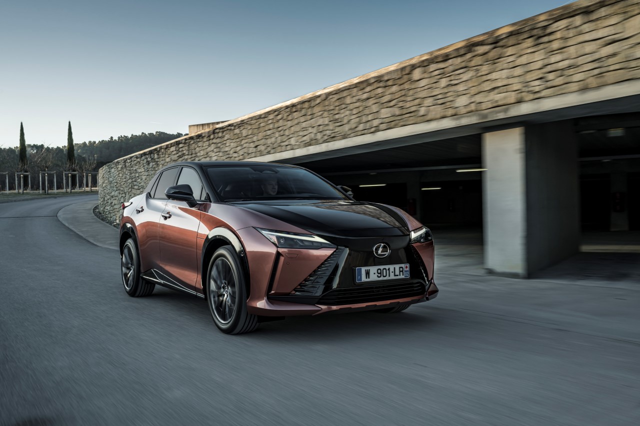 ELEKTRYCZNY LEXUS RZ Z WYRÓŻNIENIEM „GREEN CHOICE”