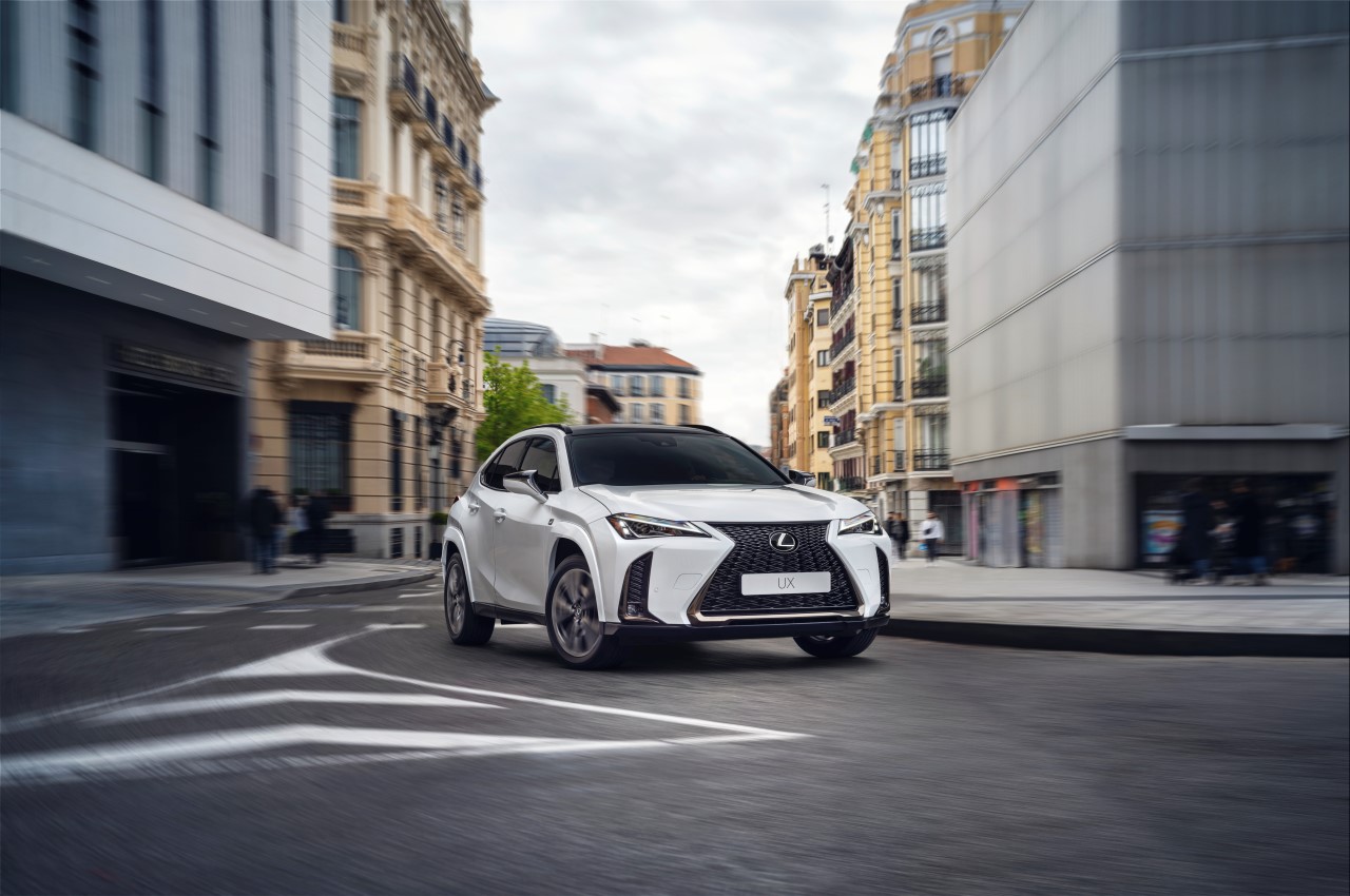 DOBRZE WYPOSAŻONY LEXUS UX W ATRAKCYJNYM LEASINGU KONSUMENCKIM KINTO ONE