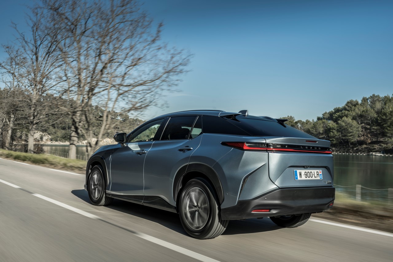 ELEKTRYCZNY LEXUS RZ Z WYRÓŻNIENIEM „GREEN CHOICE”