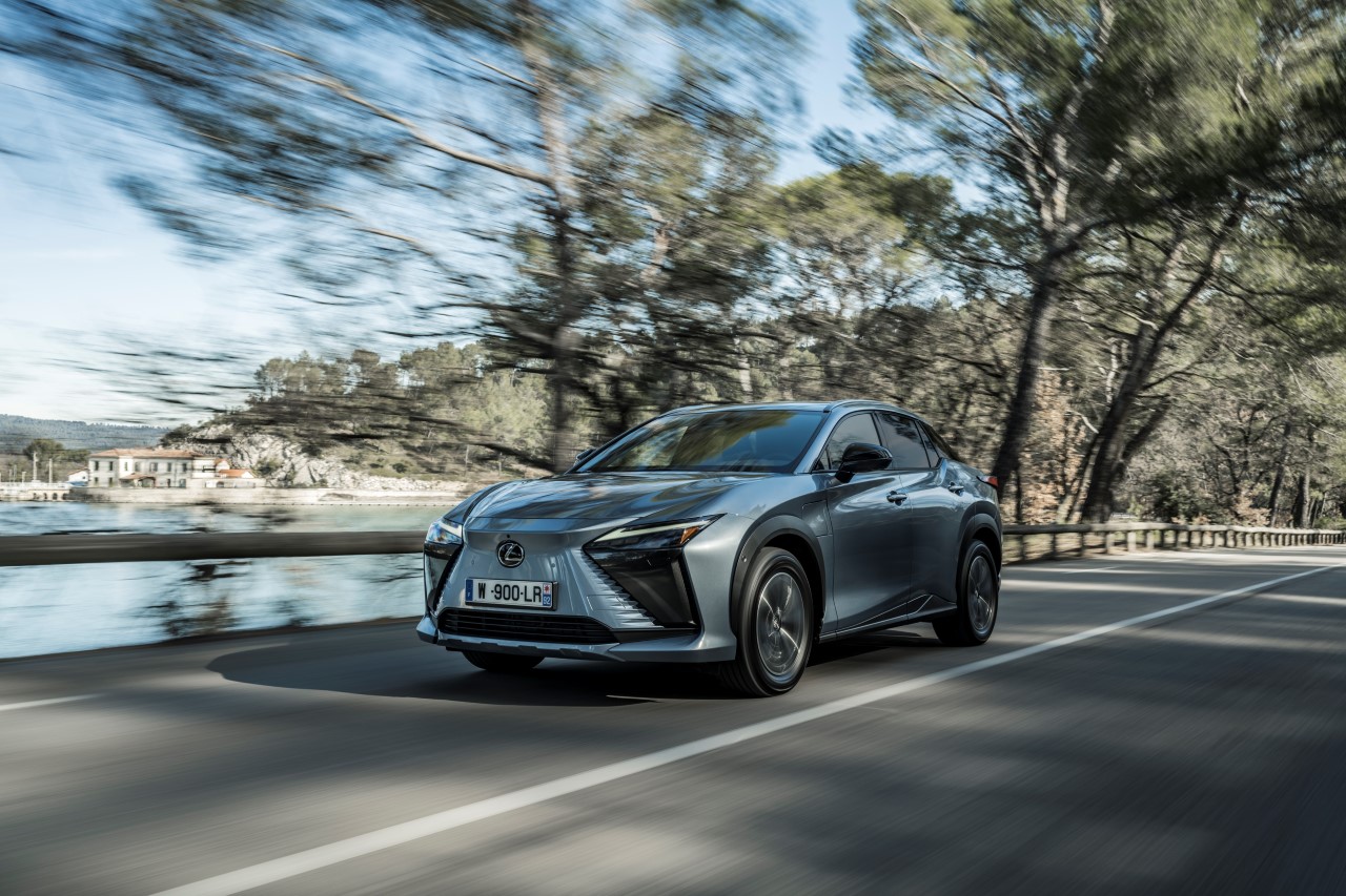 ELEKTRYCZNY LEXUS RZ Z WYRÓŻNIENIEM „GREEN CHOICE”