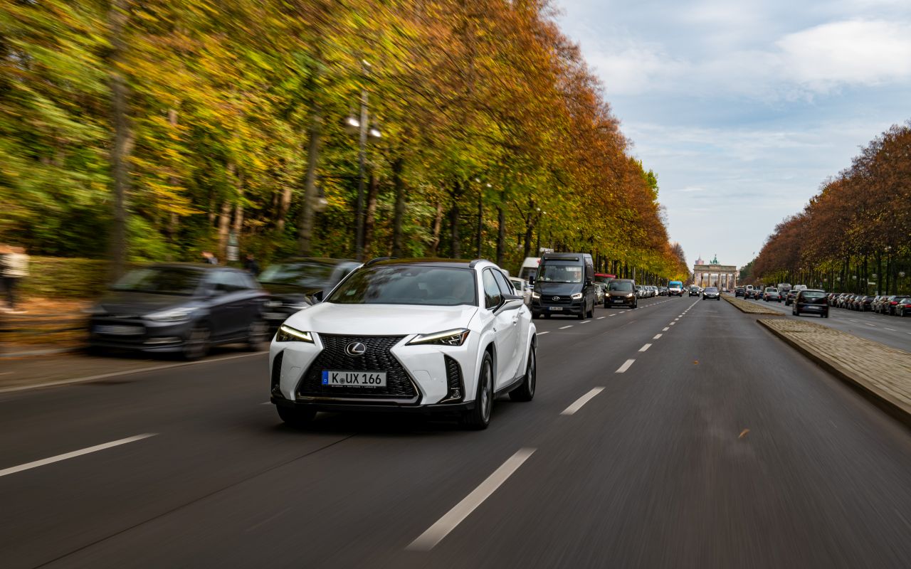 BOGATO WYPOSAŻONY LEXUS UX JUŻ OD 990 ZŁ NETTO MIESIĘCZNIE