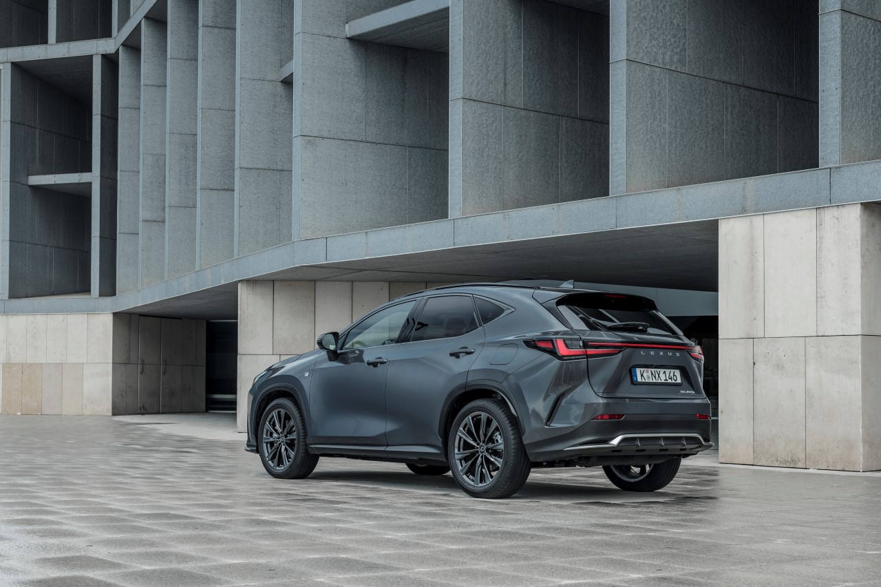 LEXUS NX Z 2024 ROKU PRODUKCJI Z SZYBKIM TERMINEM ODBIORU. WERSJA PRESTIGE JUŻ OD 228 000 ZŁ