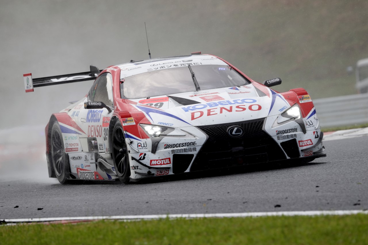 DWA TRIUMFY LEXUSA W AUTOBACS SUPER GT