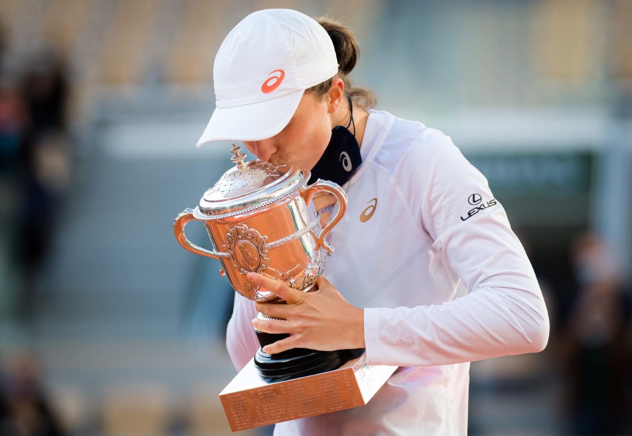 TENISISTKA IGA ŚWIĄTEK SPONSOROWANA PRZEZ LEXUS POLAND MISTRZYNIĄ WIELKOSZLEMOWEGO TURNIEJU ROLAND GARROS