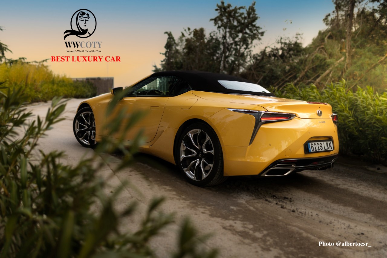 LEXUS LC CONVERTIBLE LUKSUSOWYM SAMOCHODEM ROKU 2021 W KONKURSIE WOMEN’S WORLD CAR OF THE YEAR