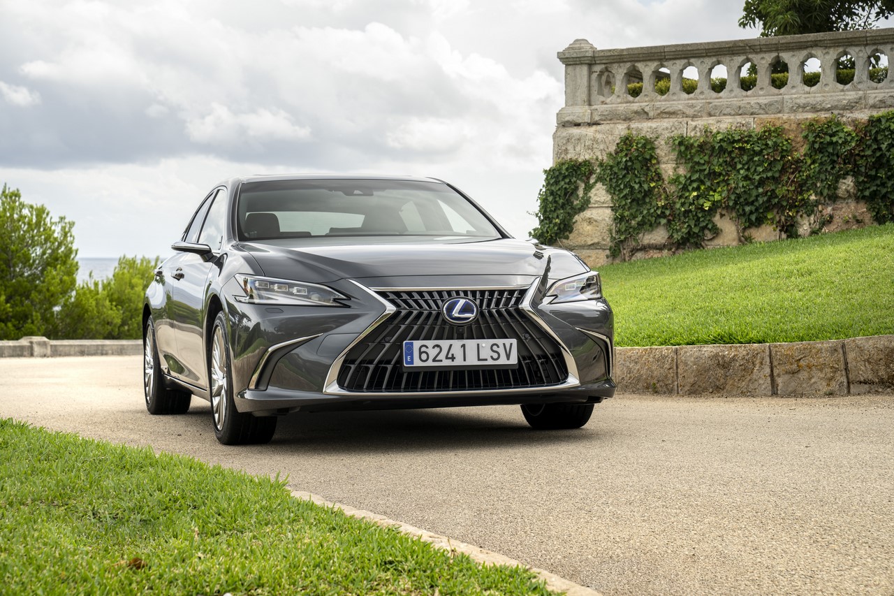 Lexus ES 300h 2022