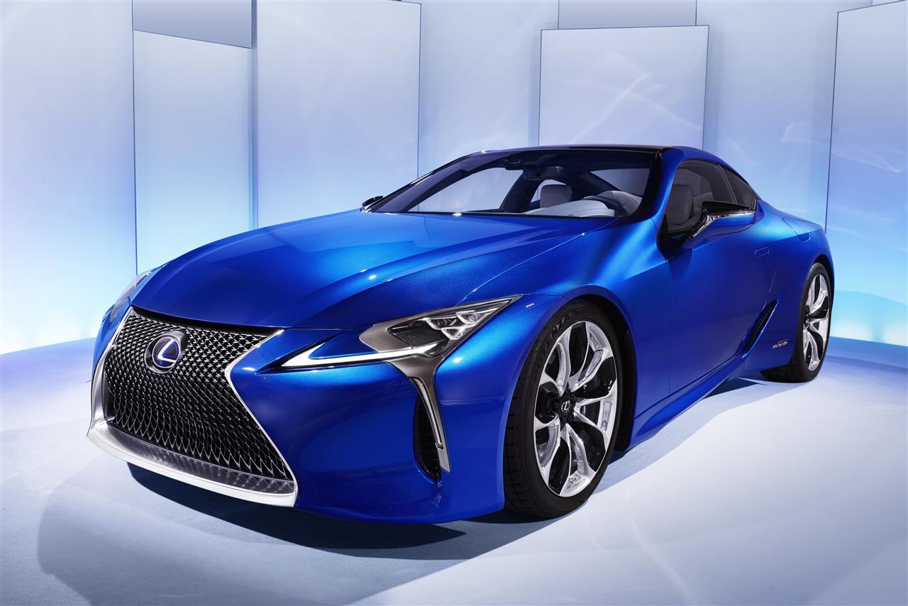 Lexus LC samochodem XXV-lecia Playboya