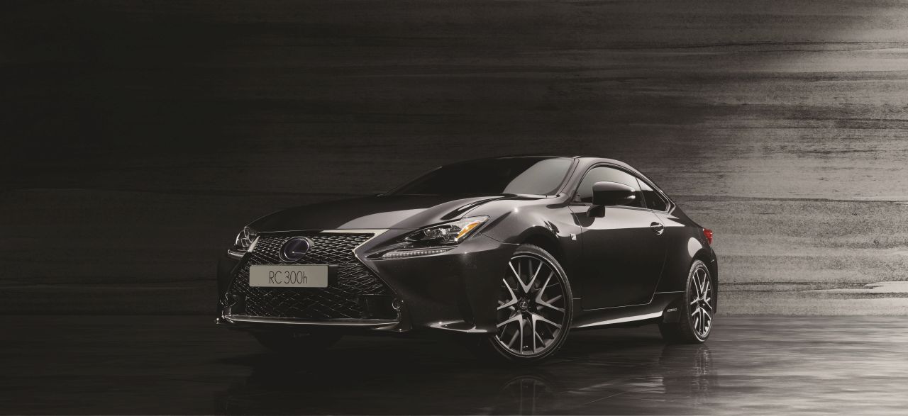 NOWY LEXUS RC  F-SPORT BLACK EDITION: CAŁKOWICIE CZARNA STYLIZACJA INSPIROWANA TRADYCYJNYM JAPOŃSKIM TUSZEM SUMI 