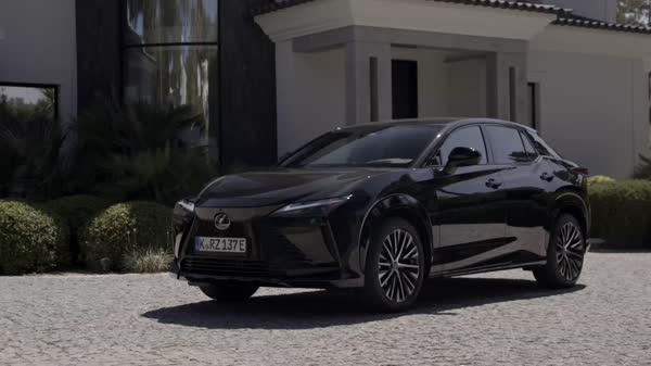 2025 RZ 500e Luxury Graphite Black Footage