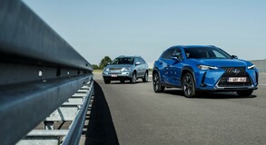 Lexus RX 400h vs. Lexus UX 250h: ennyit fejlődött a Lexus öntöltő hibrid elektromos hajtása 15 év alatt
