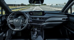Lexus RX 400h vs. Lexus UX 250h: ennyit fejlődött a Lexus öntöltő hibrid elektromos hajtása 15 év alatt