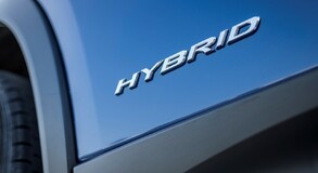 Lexus RX 400h vs. Lexus UX 250h: ennyit fejlődött a Lexus öntöltő hibrid elektromos hajtása 15 év alatt