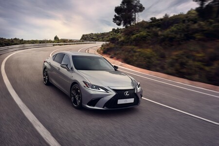 LEXUS NAJBARDZIEJ NIEZAWODNĄ MARKĄ WEDŁUG CONSUMER REPORTS