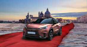 LEXUS LBX V HVĚZDNÉ ROLI NA FILMOVÉM FESTIVALU V BENÁTKÁCH