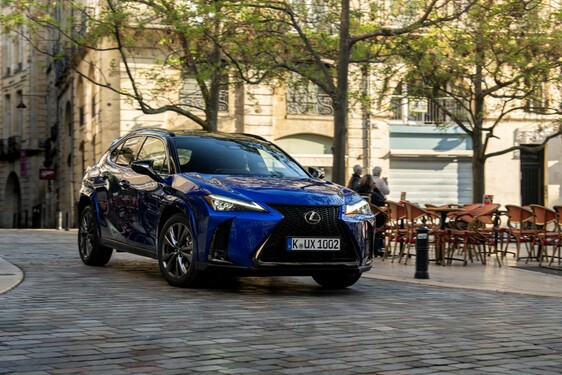 LEXUS UX 300h Z NOWĄ BATERIĄ LITOWO-JONOWĄ I MOCNIEJSZYM NAPĘDEM