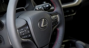 Lexus UX 2024