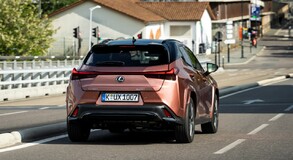 Lexus UX 2024