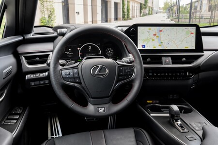 LEXUS UX 300h Z NOWĄ BATERIĄ LITOWO-JONOWĄ I MOCNIEJSZYM NAPĘDEM