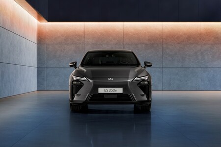 Evropská premiéra: nový Lexus ES posouvá styl, luxus a kultivovanost sedanu na vyšší úroveň 