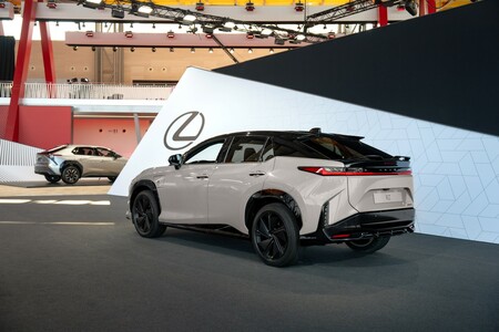LEXUS LIDEREM INNOWACYJNYCH TECHNOLOGII W SAMOCHODACH ELEKTRYCZNYCH. DEBIUT NOWYCH ROZWIĄZAŃ I MODELI
