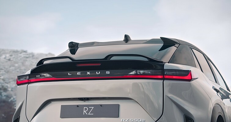 LEXUS LIDEREM INNOWACYJNYCH TECHNOLOGII W SAMOCHODACH ELEKTRYCZNYCH. DEBIUT NOWYCH ROZWIĄZAŃ I MODELI