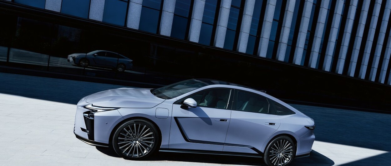 NOWY LEXUS ES. WYJĄTKOWY DESIGN SEDANA. ELEGANCJA I KOMFORT NA WYŻSZYM POZIOMIE 