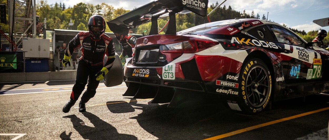 LEXUS W CZOŁÓWCE MISTRZOSTW ŚWIATA. HISTORYCZNE PODIUM I POLE POSITION