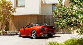 BLAZING CARNELIAN: PREMIERA NOWEGO KOLORU DLA COUPE LEXUS LC 2021