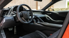 V kupé Lexus LC 2021 má premiéru nová farba – žiarivá oranžová
