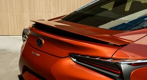 BLAZING CARNELIAN: PREMIERA NOWEGO KOLORU DLA COUPE LEXUS LC 2021