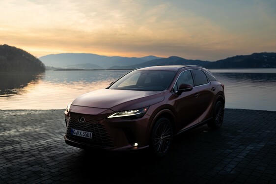 UDANY PIERWSZY KWARTAŁ 2023 ROKU DLA MARKI LEXUS. OGROMNY WZROST REJESTRACJI I DWA MODELE W TOP10 KLASY PREMIUM