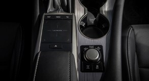  LEXUS RX: HÉT LENYŰGÖZŐ RÉSZLET A VILÁG KEDVENC KÖRNYEZETBARÁT LUXUS SUV-JÁBAN